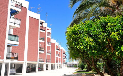 Monada: Departamento, Barrio Residencial, Diseño Urbano, Asentamientos Humanos, Condominio, Uso Mixto, Sombra, Balcón