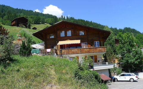 Chalet Seeberg: Cielo, Planta, Edificio, Coche, Propiedad, Rueda, Nube, Casa, Vehículo