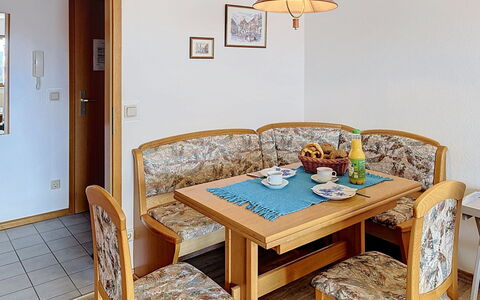 Schonach 125: Mueble, Diseño De Interiores, Madera, Piso, Suelo, Mesa, Encendiendo, Habitación, Comedor, Cocina Y Comedor Mesa