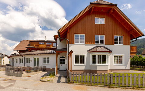 Sankt Margarethen im Lungau 120: Nube, Cielo, Planta, Edificio, Propiedad, Ventana, Casa, El Terreno Del Lote, Madera, Barrio Residencial
