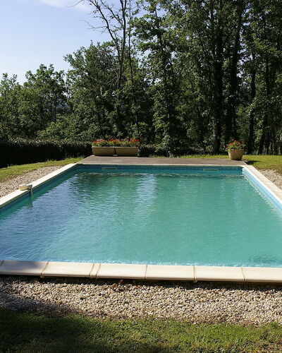 Les Chenes: Piscina, Propiedad, Hierba, Agua, Rectángulo, Ocio, Árbol, Patio Interior, Casa, Material Compuesto