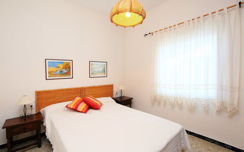 Dulcinea: Habitación, Cama, Habitación, Mueble, Propiedad, Sábana, Diseño De Interiores, Marco De La Cama, Techo, Lecho