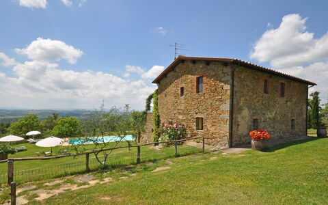 Podere Orietta: Propiedad, Cielo, Casa, Área Rural, Edificio, El Terreno Del Lote, Hierba, Cabaña, Árbol, Casa De Campo