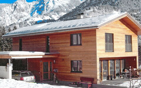 Corinna: Cielo, Nieve, Montaña, Edificio, Propiedad, Ventana, Pendiente, Casa, Arquitectura, Madera