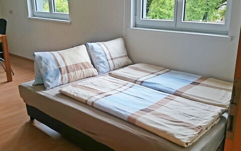 Corinna: Mueble, Cama, Habitación, Marco De La Cama, Propiedad, Colchón, Habitación, Sofá, Suelo, Sofá Cama