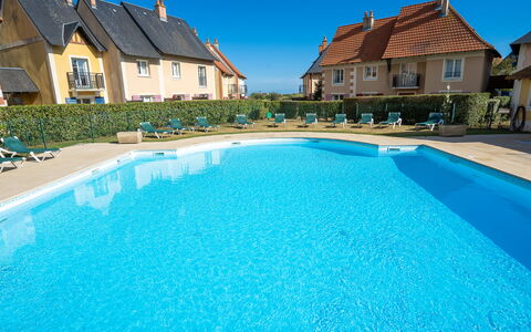 Cabourg 560: Agua, Cielo, Edificio, Propiedad, Ventana, Piscina, Azul, Planta, Azur, Naturaleza