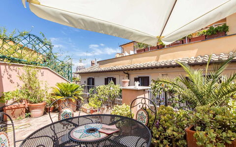 Charming Terrace: Propiedad, Bienes Raíces, Edificio, Casa, Barrio Residencial, Casa, Patio Interior, Techo, Vacaciones, Patio