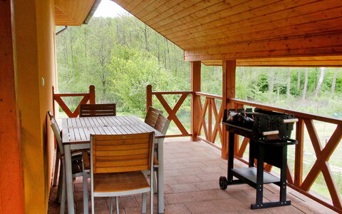 Borowikowa: Habitación, Propiedad, Casa, Edificio, Mueble, Mesa, Porche, Cabaña, Bienes Raíces, Diseño De Interiores