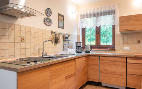 Borowikowa: Cocina, Aparato De Cocina, Gabinetes, Mostrador, Madera, Electrodoméstico, Diseño De Interiores, Piso, Fregadero, Electrodoméstico
