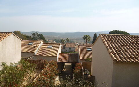 Domaine des Vignes: Techo, Propiedad, Barrio Residencial, Casa, Arquitectura, Área Rural, Edificio, Cielo, Bienes Raíces, Pueblo