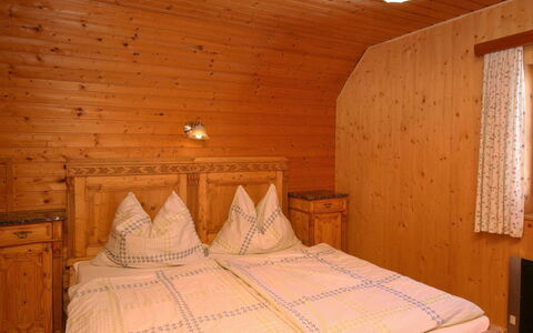 Kopphütte: Habitación, Habitación, Cama, Mueble, Propiedad, Lecho, Techo, Sábana, Colchón, Marco De La Cama