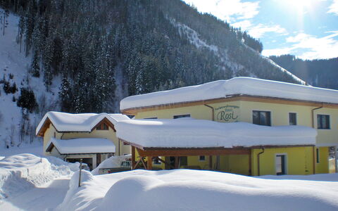 Rosi: Cielo, Nieve, Montaña, Edificio, Nube, Ventana, Pendiente, Árbol, Casa, Congelación