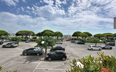 Port Camargue 530: Arbusto, Jardín, Barrio Residencial, Planta De La Comunidad, El Terreno Del Lote, Cobertura Del Suelo, Paisajismo, Patio Interior, Yarda