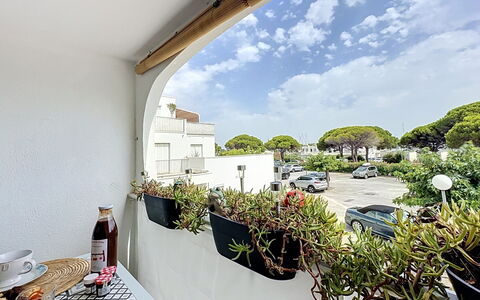 Port Camargue 530: Arbusto, Jardín, Barrio Residencial, Planta De La Comunidad, El Terreno Del Lote, Cobertura Del Suelo, Paisajismo, Patio Interior, Yarda