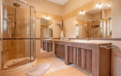 Głęboczek 21: Piso, Diseño De Interiores, Arreglo De Tubería, Suelo, Baño, Madera, Mueble De Baño, Mostrador, Loseta, Lavabo