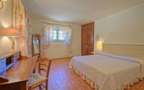 San Donato: Habitación, Habitación, Mueble, Propiedad, Cama, Sábana, Edificio, Diseño De Interiores, Bienes Raíces, Suelo