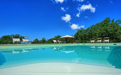 San Donato: Piscina, Propiedad, Recurso, Cielo, Vacaciones, Bienes Raíces, Agua, Inmuebles, Casa, Ocio