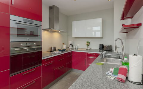 Interlaken 400: Cocina, Mostrador, Aparato De Cocina, Gabinetes, Diseño De Interiores, Electrodoméstico, Piso, Mueble, Estufa De Cocina, Suelo