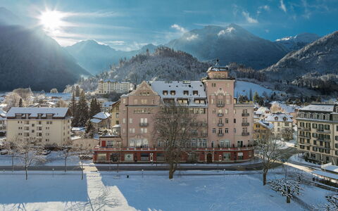 Interlaken 400: Edificio, Nieve, Invierno, Asentamientos Humanos, Hill Station, Congelación, Cordillera, Mañana, Landform Glaciales, Alpes