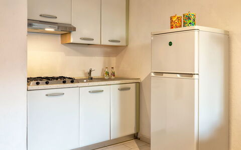 Golfo di Marinella 300: Aparato De Cocina, Cocina, Electrodoméstico, Mostrador, Electrodoméstico, Gabinetes, Fregadero, Diseño De Interiores, Estufa De Cocina, Estufa