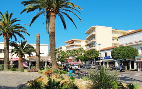 Cavalaire 350: Cielo, Planta, Edificio, Tiempo De Día, Propiedad, Azur, Árbol, Vegetación, Arecales, Arquitectura