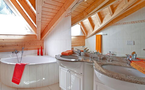 Leukerbad 450: Habitación, Propiedad, Techo, Diseño De Interiores, Edificio, Casa, Ático, Arquitectura, Propiedad Material, Bienes Raíces