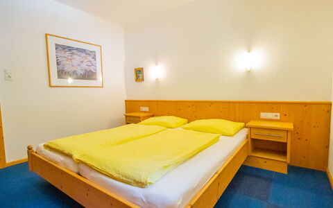 Längenfeld 165: Habitación, Cama, Marco De La Cama, Sábana, Lecho, Madera Dura, Hotel, Colchón, Manchas De Madera, Colchoneta