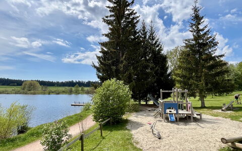Sonnenbühl: Agua, Cuerpo De Agua, Árbol, Los Recursos Hídricos, Banco, Camino Acuático, Lago, Corriente De Agua, Reservorio