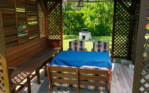 Pergola: Madera, Sombra, Diseño De Interiores, Ocio, Bienes Raíces, Tintes Y Sombras, Árbol, Madera Dura, Planta, Piso