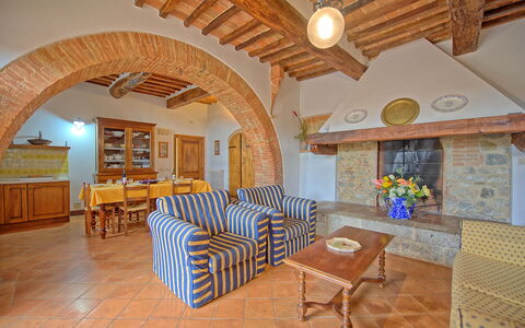 San Donnino: Habitación, Propiedad, Edificio, Mueble, Bienes Raíces, Sala, Diseño De Interiores, Casa, Casa, Techo
