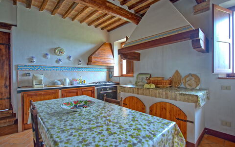 San Donnino: Habitación, Propiedad, Mueble, Edificio, Casa, Diseño De Interiores, Techo, Cocina, Suelo, Bienes Raíces
