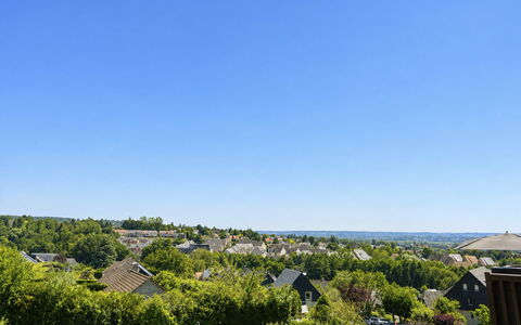 Deauville-Trouville 175: Cielo, Azul, Tiempo De Día, Barrio Residencial, Vegetación, Horizonte, Techo, Casa, Asentamientos Humanos, Suburbio
