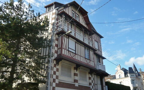 Le Manoir du Casino: Propiedad, Casa, Barrio, Arquitectura, Edificio, Barrio Residencial, Cielo, Bienes Raíces, Casa, Fachada