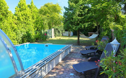 Chill: Planta, Agua, Azul, Cielo, Árbol, Mueble Para Exteriores, Piscina, Sombra, Ocio, Maceta