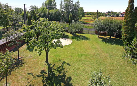 Grand Jardin: Propiedad, Jardín, Árbol, Vegetación, Botánica, Biome, El Terreno Del Lote, Planta, Jardín Botánico, Bienes Raíces