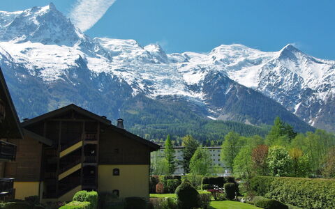 Les Capucins: Montaña, Cielo, Planta, Tiempo De Día, Nieve, Nube, Ecorregión, Verde, Paisaje Natural, Tierras Altas