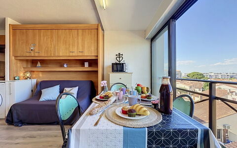 Le Grau du Roi 135: Mueble, Diseño De Interiores, Piso, Madera, Suelo, Habitación, Techo, Departamento, Encendiendo, Cocina