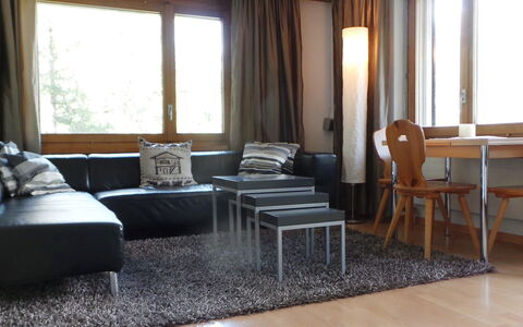 Memory: Habitación, Propiedad, Mueble, Sala, Diseño De Interiores, Suelo, Edificio, Mesa, Bienes Raíces, Casa