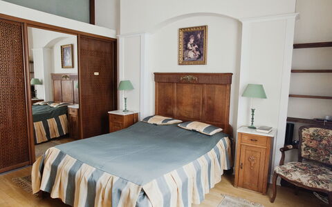 Rynek Starego Miasta: Mueble, Cama, Habitación, Diseño De Interiores, Piso, Madera, Suelo, Sábana, Lecho, Habitación