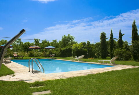 Pozzonovo: Azul, Piscina, Mueble Para Exteriores, Ocio, Recurso, Sombra, Sunlounger, Jardín, Eco Hotel, Paisajismo