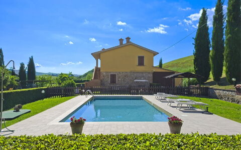 Villa Alabastro: Piscina, Casa, Cabaña, Inmuebles, Casa De Campo, Jardín, Villa, Hacienda, Yarda, Paisajismo
