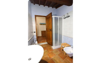 Nibbio: Arreglo De Tubería, Grifo, Propiedad, Lavabo, Baño, Baño, Edificio, Lavabo Del Baño, Puerta