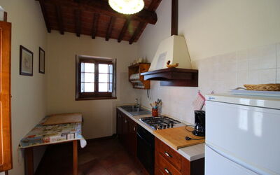 Poiana: Gabinetes, Mueble, Propiedad, Mostrador, Ventana, Edificio, Madera, Cocina, Cajón, Encendiendo