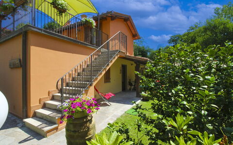 Le Balze: El Terreno Del Lote, Casa, Jardín, Patio Interior, Sombra, Yarda, Paisajismo, Balcón, Inmuebles, Eco Hotel