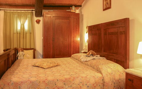 Country House Il Galleto: Cama, Mueble, Lecho, Habitación, Diseño De Interiores, Sábana, Madera, Techo, Linos, Suelo