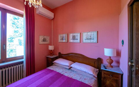 Casa Grion: Diseño De Interiores, Pared, Mueble, Habitación, Cama, Sábana, Madera, Linos, Lecho, Textil