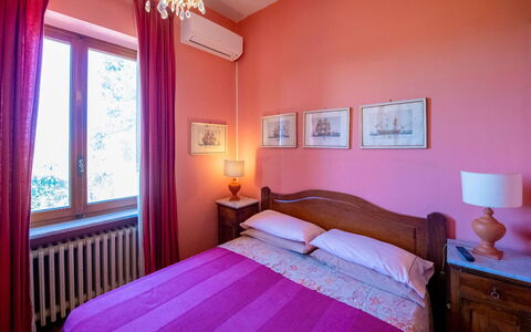 Casa Grion: Diseño De Interiores, Pared, Mueble, Habitación, Cama, Sábana, Textil, Linos, Suelo, Habitación