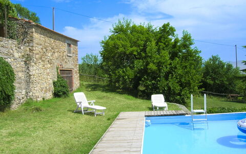 Casa Rossa: Piscina, Mueble, Casa De Campo, Cabaña, Jardín, Silla, Patio Interior, Mueble Para Exteriores, Sombra, Inmuebles