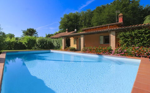 Pagliazzone: Piscina, Azul, Material Compuesto, Recurso, Ocio, Fuente De Agua, Eco Hotel, Hacienda, Villa, Sombra