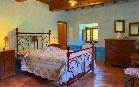 Torre di Vignale: Mueble, Diseño De Interiores, Piso, Suelo, Habitación, Techo, Habitación, Cama, Marco De La Cama, Silla